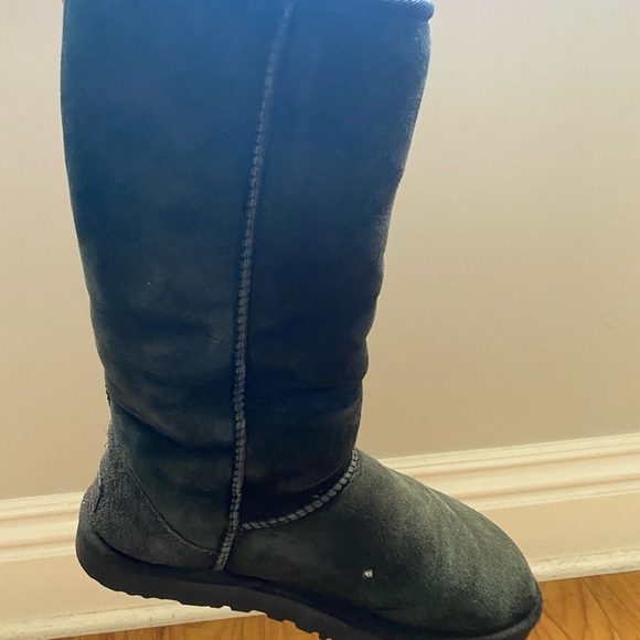 Ugg Boots - Picture 3 of 10
